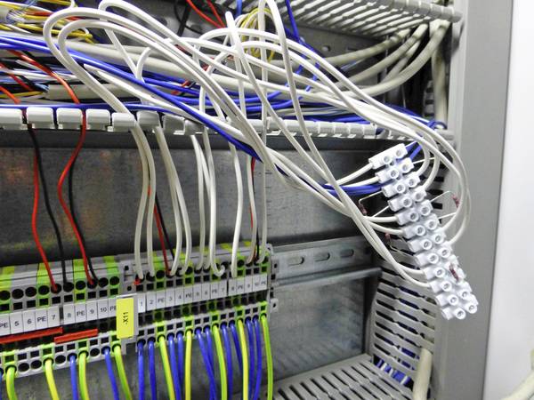 Fahrlässige Überbrückung der Thermoüberwachungen elektrischer Antriebe.  Fahrlässige Überbrückung der Thermoüberwachungen elektrischer Antriebe.