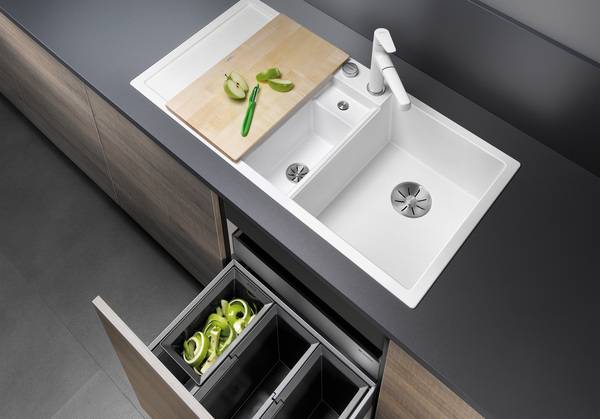 Wichtigster Bestandteil der neuen Spüle ist die flexibel einsetzbare Depot-Schale. Sie lässt sich sowohl in die Spülbecken als auch in die Abfallsysteme Blanco Select und Blanco Flexon II einhängen.