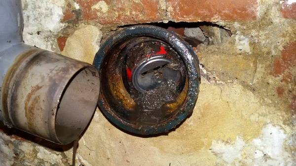 Erst den Durst weggespült, dann die Dose. Letzteres hat dann doch nicht so gut geklappt...