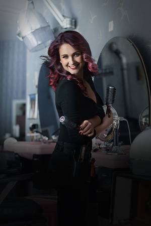 Fabienne Dewenter, 22, Friseurin