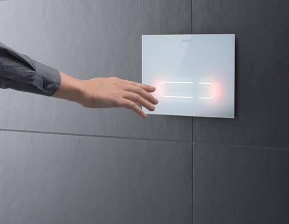 A2-Betätigungsplatte aus ESG-Glas im Einstellungsmodus.