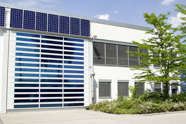 Testfassade von Heliatek am Gebäude der Lechwerke Augsburg. Testfassade von Heliatek am Gebäude der Lechwerke Augsburg.