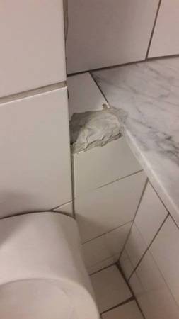 Und zum guten Schluss hat die kleine Vreni das Loch noch mit Knete gestopft. Hätte wahrscheinlich sogar besser ausgesehen!