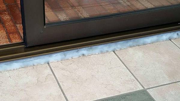 Nein, das ist nicht die Kellerdämmung, das nennt man zeitgemäßen Hochwasserschutz! Noch nie was vom Klimawandel gehört?