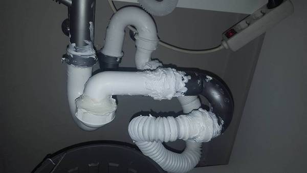 So, dicht ist es. Jetzt noch die Pfeile, damit das Wasser weiß wo es hin soll und fertig!