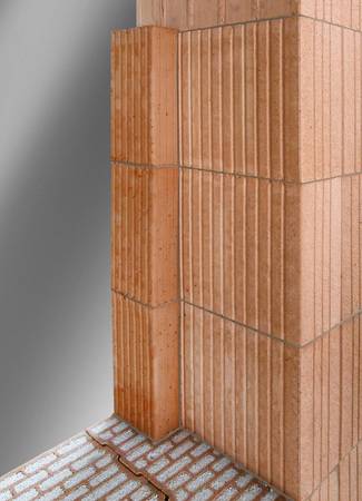 Mit der Poroton-Anschlagschale lassen sich die Wärmebrücken an Fensteranschlüssen minimieren.  Mit der Poroton-Anschlagschale lassen sich die Wärmebrücken an Fensteranschlüssen minimieren.
