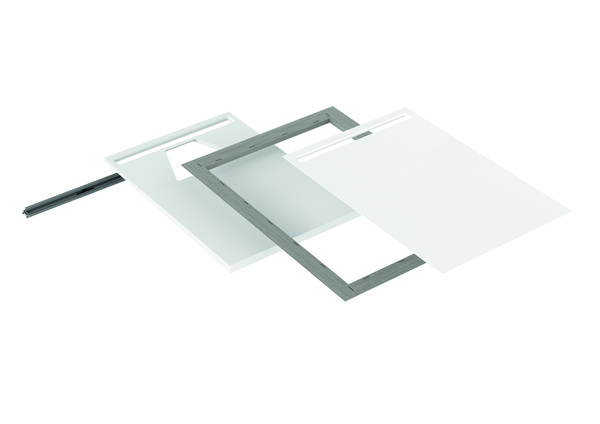 Das bereits vormontierte System aus Ablaufrinne, Gefälleträger, Abdichtband und Duschfläche lässt sich nach dem Höhenausgleich direkt in die Estrichaussparung einsetzen.