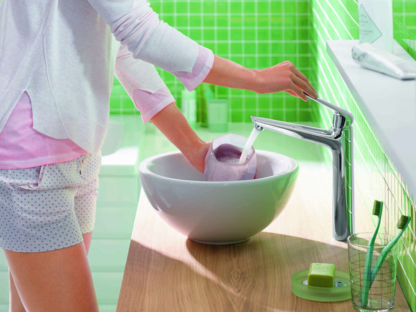 Novus sorgt für Bewegungsfreiheit an flachen Waschtischen und hohen Waschtischschüsseln gleichermaßen: Wählen Sie Ihre ComfortZone mit Auslaufhöhen von 70 bis 240 mm.