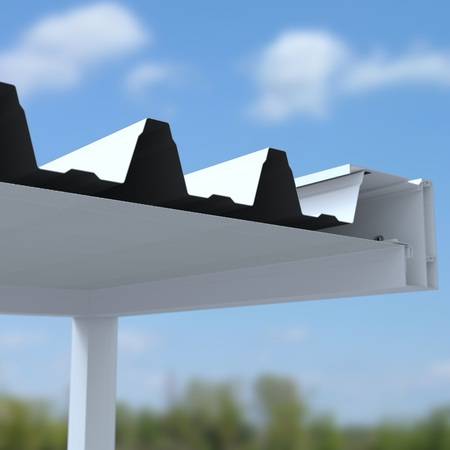 Algarve Canvas besitzt ein festes Dach aus Trapezprofilen und eine Untersicht aus edlen Screens. 