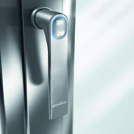 Eine manuelle Bedienung per Griff oder Raumtaster ist ebenso möglich wie die Steuerung über mobile Endgeräte wie Tablets oder Smartphones.  Eine manuelle Bedienung per Griff oder Raumtaster ist ebenso möglich wie die Steuerung über mobile Endgeräte wie Tablets oder Smartphones.