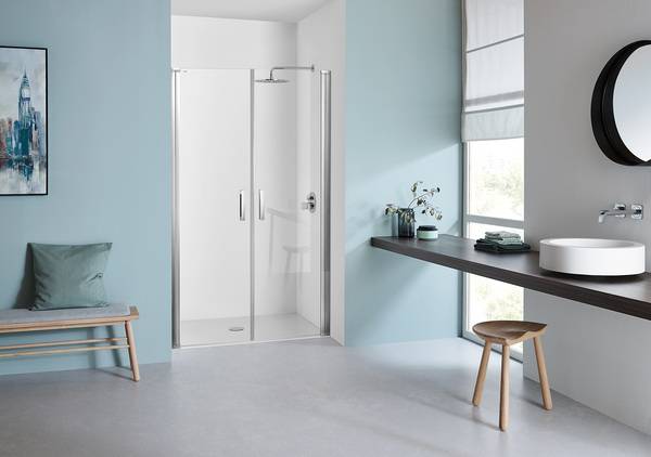 Auch als zweiteilige Pendeltür in Nische macht die Koralle SL410 mit ihren schlanken Profilen eine gute Figur.