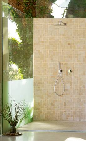 Superflach und edel: Die KEUCO Kopfbrausen in rund...