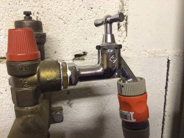 ... Und zur Krönung wurde das ganze mit Teflonband abgedichtet!