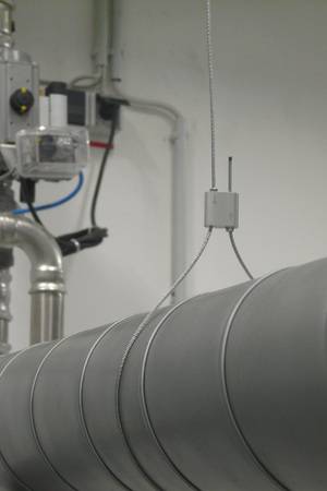 Das Seilsystem L-FIX von MEFA zum Abhängen von Lüftungsrohren und für viele andere Anwendungen sieht nicht nur gut aus, es spart auch eine große Menge Montagezeit ein. 