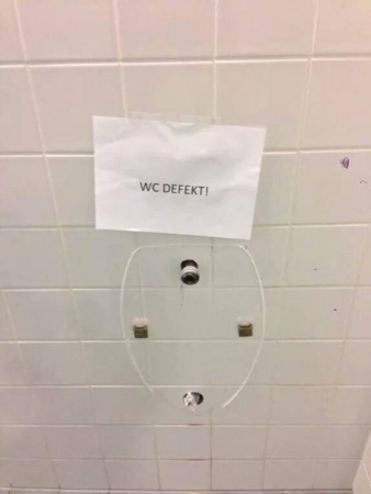 Zum Glück hängt der Zettel da, das würd' sonst keiner merken!