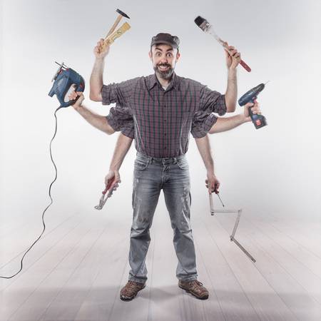 Mit seinen acht Beinen gehört der Bauarbeiter zur Gattung der Spinnentiere, nicht zu verwechseln mit den 6-beinigen "Insekten". Sechs der acht Gliedmaßen werden zur Benutzung von Werkzeugen eingesetzt.