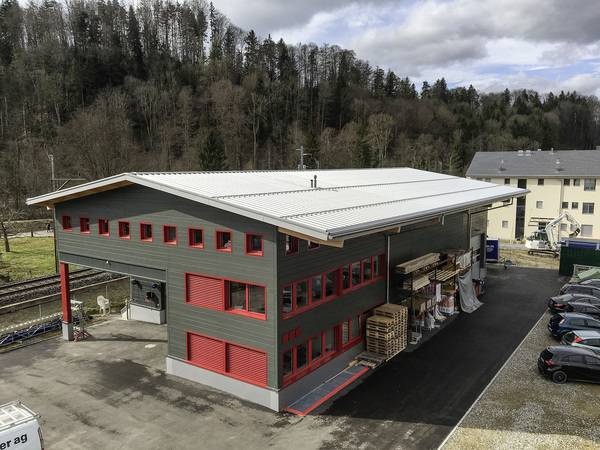 Spenglerei-Gebäude; Ninger AG, Rikon; Architekt H.P. Keller, Oberstammheim; Rheinzink PrePatina Schiefergrau & Verbund- sowie PUR-Sandwichplatten. Spenglerei-Gebäude; Ninger AG, Rikon; Architekt H.P. Keller, Oberstammheim; Rheinzink PrePatina Schiefergrau & Verbund- sowie PUR-Sandwichplatten.