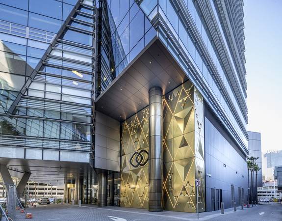 Hotel-Fassade, Sydney, ARC Architectural Roofing & Wall Cladding, Sydney; FJMT Francis Jones Morehen Thorp Architects, Sydney; KME-Kupfer Tecu Gold.