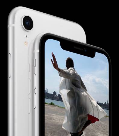 Es hat die gleiche 12 Megapixel Kamera mit Weitwinkelobjektiv und ƒ/1.8 Blende wie das iPhone Xs.