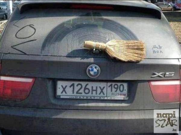 Die interessantere Bastelarbeit ist eindeutig das Nummernschild. Die interessantere Bastelarbeit ist eindeutig das Nummernschild.