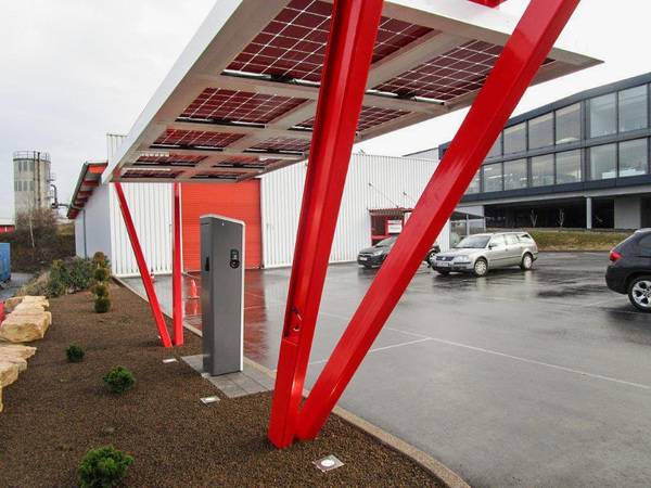 Wird nur eine Ladesäule installiert, reicht der vorhandene Anschluss meist.