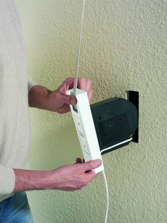 Der Rollotron wird in der Wand befestigt...