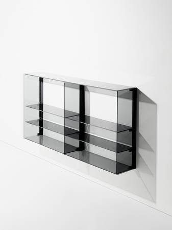 Zwischen zwei Seitenwände können Böden, Fächer, Waschtische, Steinplatten, Schübe oder Körbe ganz nach Bedarf eingesetzt werden. Mit oder ohne Tür, nach unten hin geschlossen oder offen.