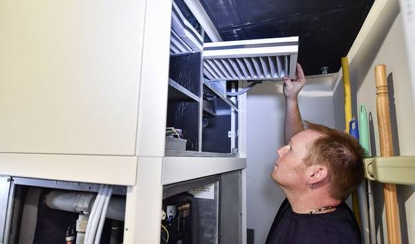 Die Klassifizierung der Filter in Lüftungsgeräten erfolgt jetzt nach ISO 16 890. Die Prüfbedingungen der neuen Norm bilden die reale Belastung der Außenluft besser ab.