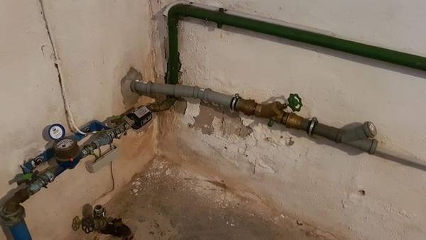 Hat nicht jeder: absperrbares Abwasser mit Schrägsitzventil. Gefunden von L. Schindler, herzlichen Dank! Hat nicht jeder: absperrbares Abwasser mit Schrägsitzventil. Gefunden von L. Schindler, herzlichen Dank!