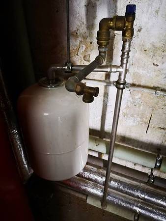 Um hier noch eins draufzusetzen war auch noch die absperrbare Verschraubung zugedreht - Chapeau! Und vielen Dank, S. May. Um hier noch eins draufzusetzen war auch noch die absperrbare Verschraubung zugedreht - Chapeau! Und vielen Dank, S. May.