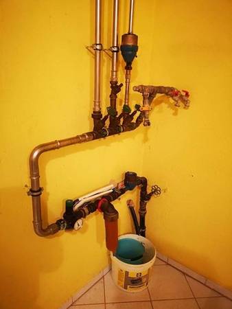 S. May fand diesen sonderbaren Verteiler - herzlichen Dank! Da stellt sich dem Betrachter mehr als eine Frage...