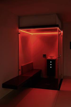 Farblicht-Therapie mit indirektem Farblichtsystem.