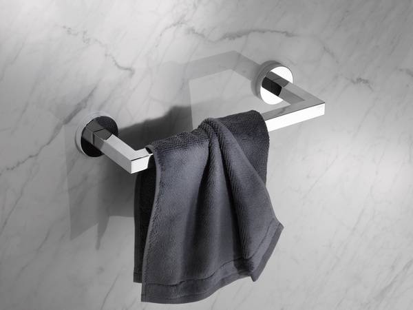 Die meisten Accessoires der EDITION 90 sind auch mit einer Klebebefestigung erhältlich, sodass zur Befestigung nicht gebohrt werden muss.