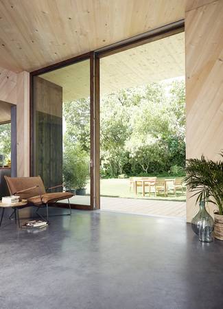  PASS SKY axxent verbindet den barrierefreien Durchgang nach draußen mit einer Null-Barriere-Schwelle mit perfektem Bauanschluss.