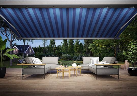 Die Kassettenmarkise markilux 970 ist seit 2017 auf dem Markt. Mit ihrer eckigen Form greift sie Stilmittel einer puristischen Architektur auf.