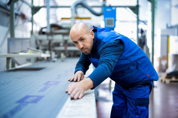 Spezielle, kurze Tackernadeln sorgen für eine optimale Haltekraft im Bändchengewebe. Spezielle, kurze Tackernadeln sorgen für eine optimale Haltekraft im Bändchengewebe.