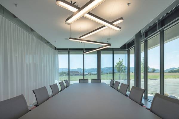 Möglich sind bis zu drei individuell schaltbare Zonen innerhalb einer Glasscheibe.