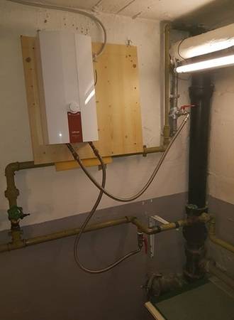 Hier weiß man gar nicht, wo man zuerst hinsehen soll! Unser Favorit ist der Winkel, der das Rohr stützt. Vielen Dank an D. Berners.