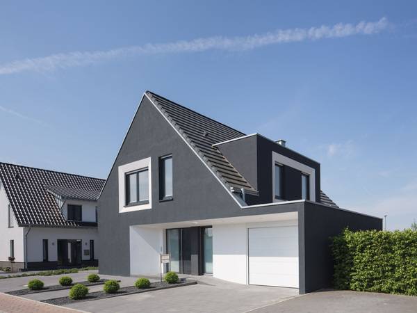 Aus alt macht neu – und schön: Ein Wärmedämm-Verbundsystem (WDVS) schafft im Zuge einer Altbausanierung einen modernen Look