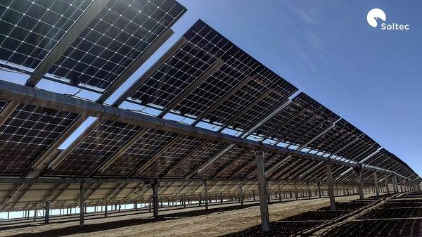 Soltec lässt viel Platz zwischen Torsionsstange und oberer Modulreihe.