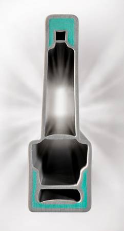 Co-extrudiertes, versteifendes Profil aus Ultradur (grün) und PVC für hoch wärmedämmende Fenster. 