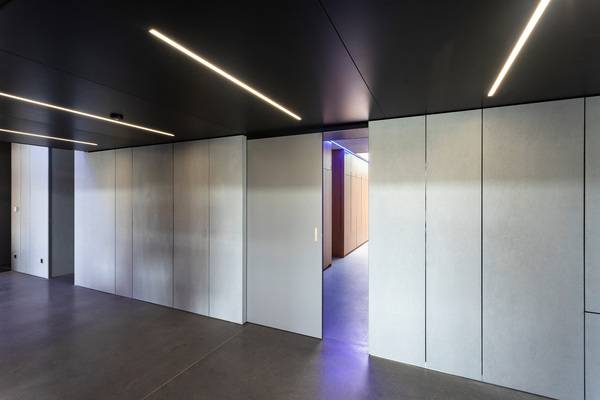 Die unsichtbare Zuziehautomatik sorgt für mehr Komfort und Privatsphäre – auch in öffentlichen Bauten. 