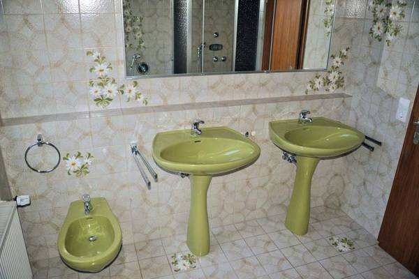 Alles andere als nutzerfreundlich und schön war das alte Bad aus dem Jahr 1978.  Alles andere als nutzerfreundlich und schön war das alte Bad aus dem Jahr 1978.