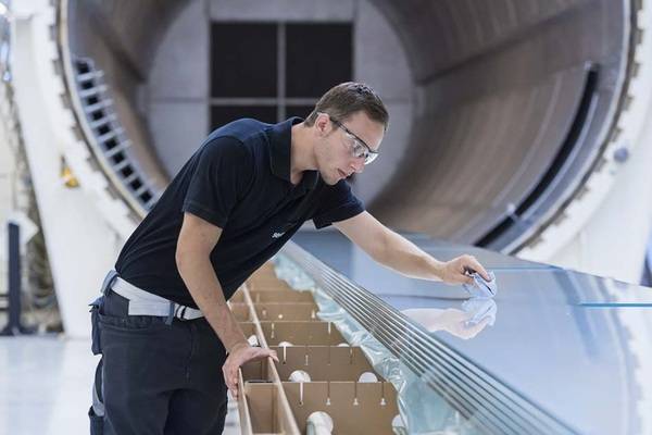 Sedak produzierte für die verschiedenen Anforderungen maßgeschneiderte Glasfins. Darunter auch 14 Siebenfach-Laminate.