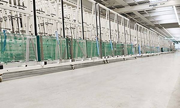 Stolze 17,2 Meter misst der längste Glasfin – damit ist er das weltweit längste verbaute Laminat. Stolze 17,2 Meter misst der längste Glasfin – damit ist er das weltweit längste verbaute Laminat.