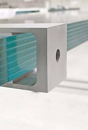 Einige der Glasfins stattete Sedak mit Befestigungsvorrichtungen aus Edelstahl aus. Einige der Glasfins stattete Sedak mit Befestigungsvorrichtungen aus Edelstahl aus.