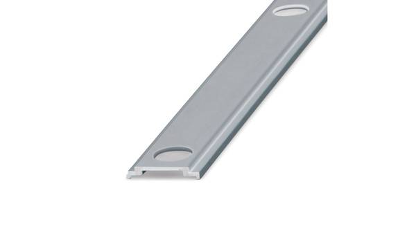 Der neue Service entlastet die Mitarbeiter in der Fensterproduktion wesentlich: Für sie entfällt das Einstellen der Stanzen, das Ablängen der Treibstangen auf Maß und das Stanzen der je nach Beschlagkonfiguration notwendigen Löcher.