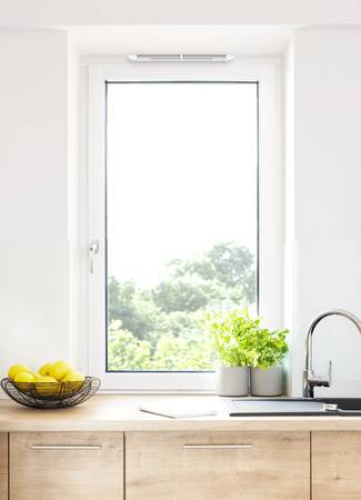 Mit seiner neuartigen Einbauweise nutzt der AEROMAT flex HY vorhandenen Bauraum und erlaubt die dezente Integration in die Gebäudehülle.