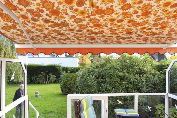 Gutes bleibt: Die unverwüstliche 70er-Jahre-Markise mit ihrem Besitzer.