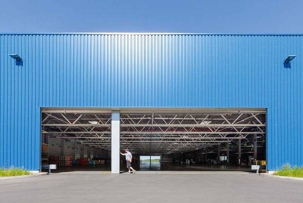 ... der Mittelpfosten zur Seite geschoben.